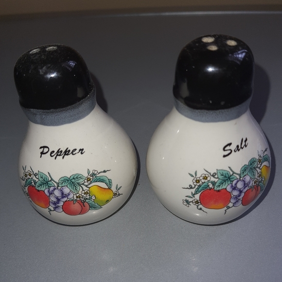 Salt&Pepper Shakers - Picture 1 of 1